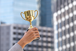 维多利亚老品牌VIC国际入选36氪WISE2024商业之王“年度全球化布局与市场拓展案例”